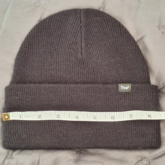 NWOT TNA Aritzia Beanie Women's OSFM Basic Black Ribbed Outdoor Cozycore - Picture 4 of 8